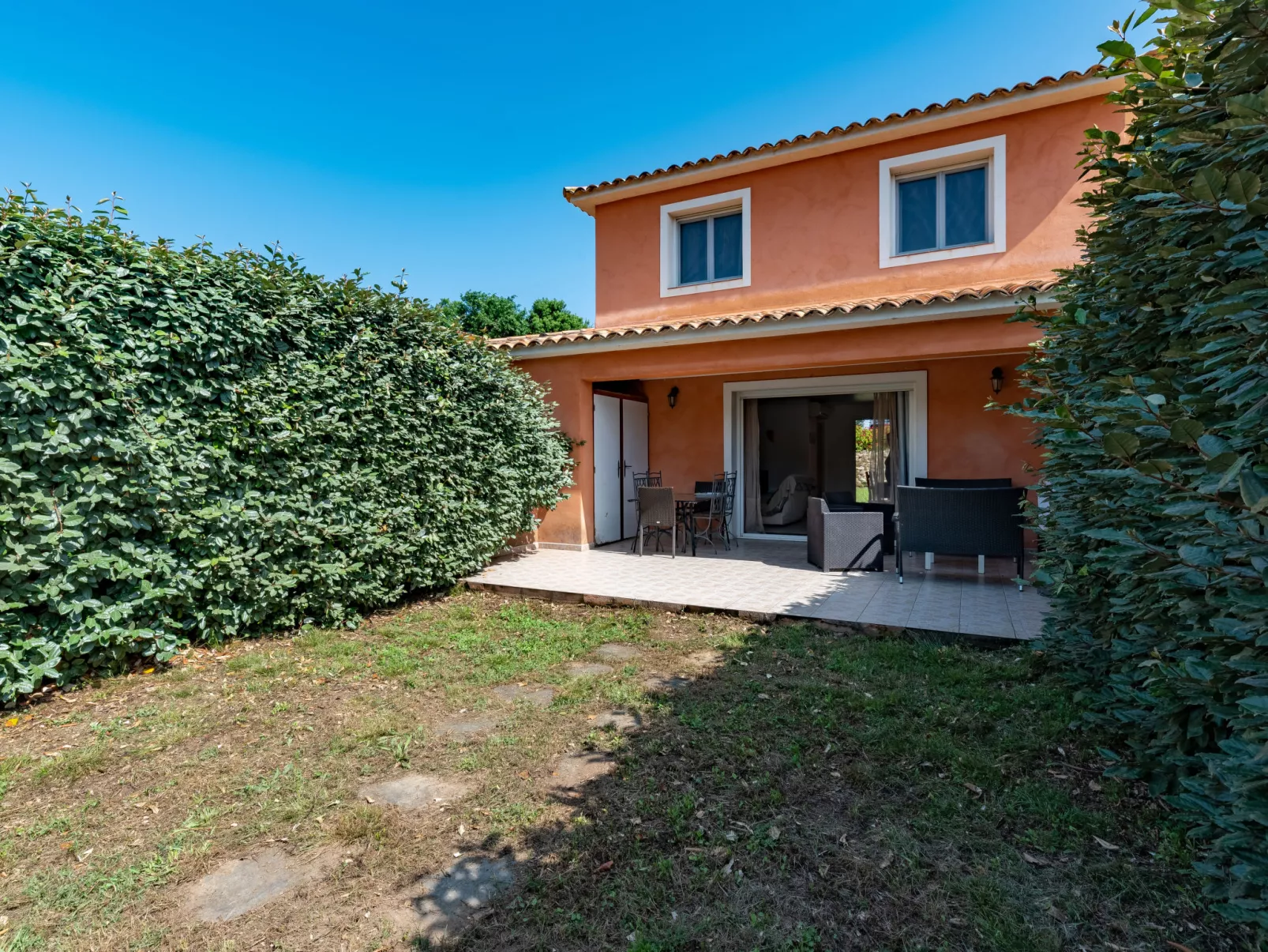 Gelormini-Outside
