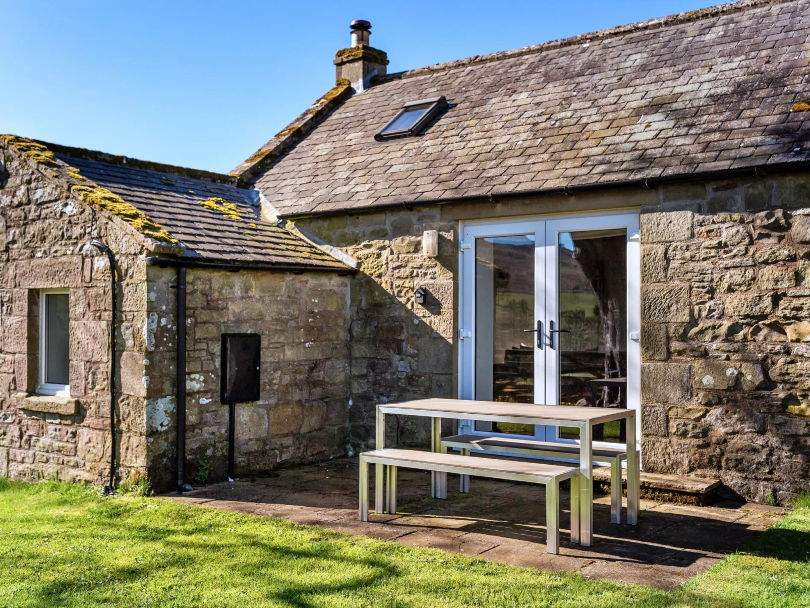 The Old School-Dehors