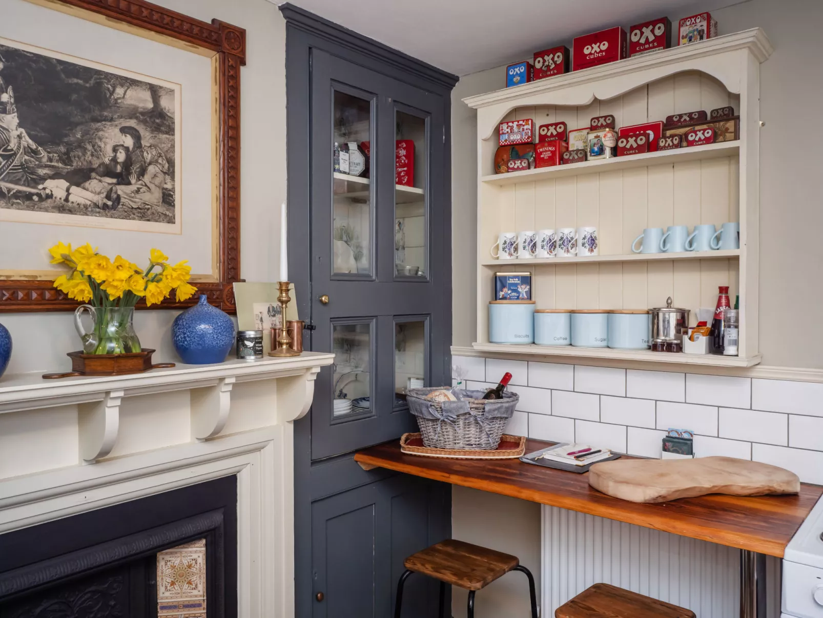 The Old Sunday School & Vestry-Dedans