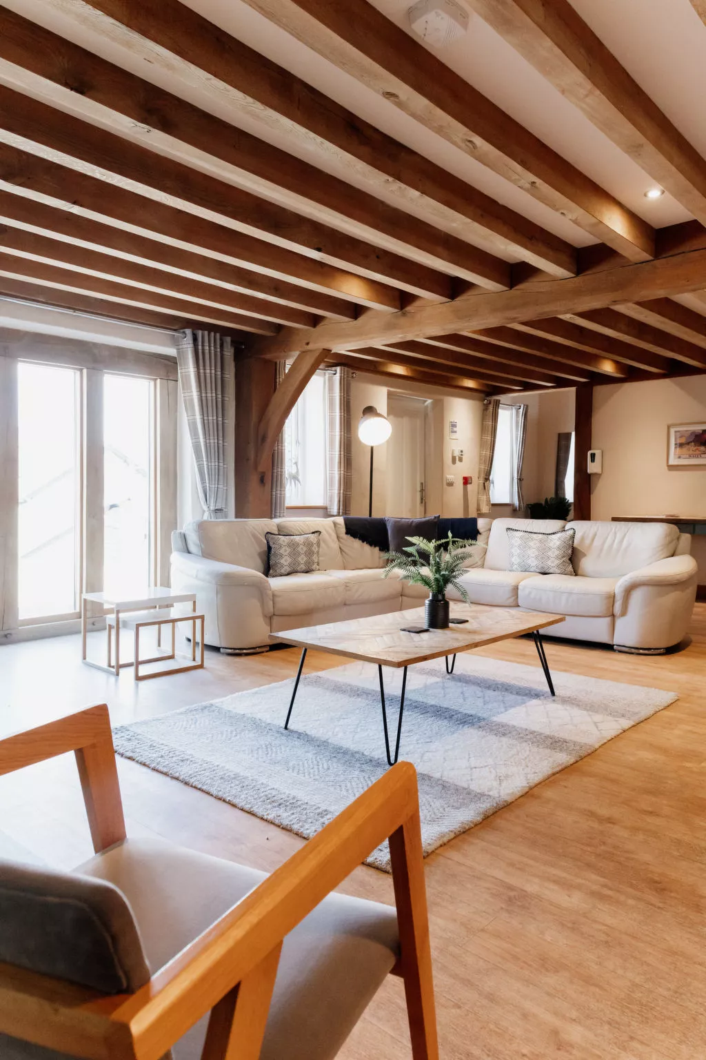 The Welsh Barn-Dedans