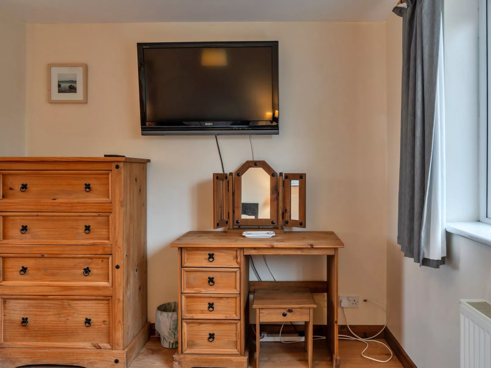 No.1 Gladys' Orchard-Drinnen