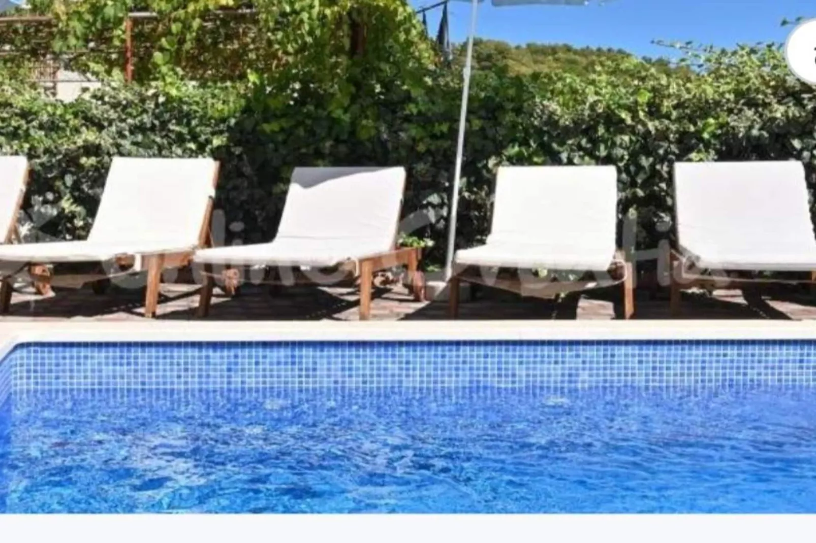 Three-Bedroom Apartment-Swimming pool