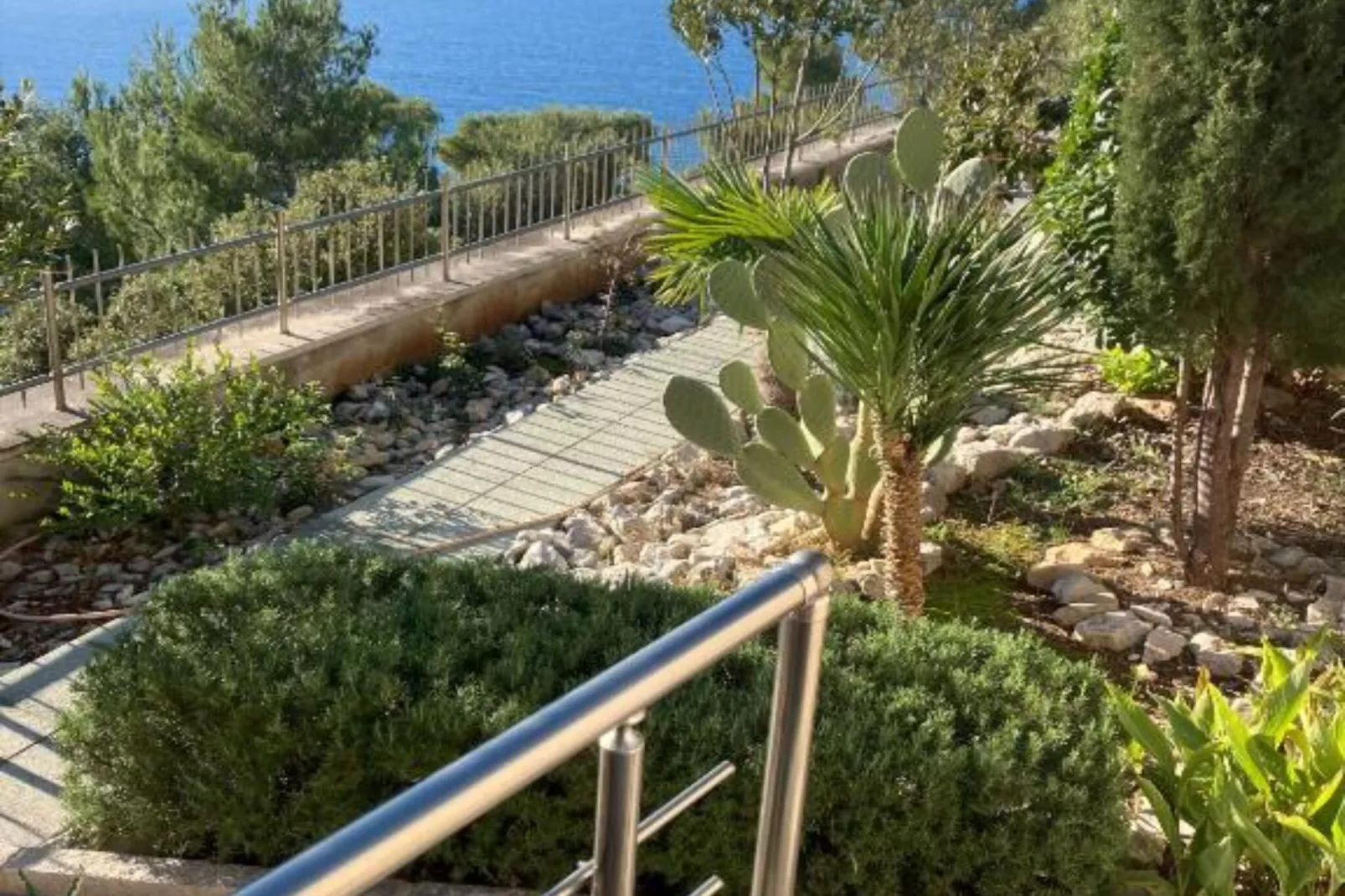 Beachfront Luxury Villa with Private Pool and Stunning Sea Views-Extérieur