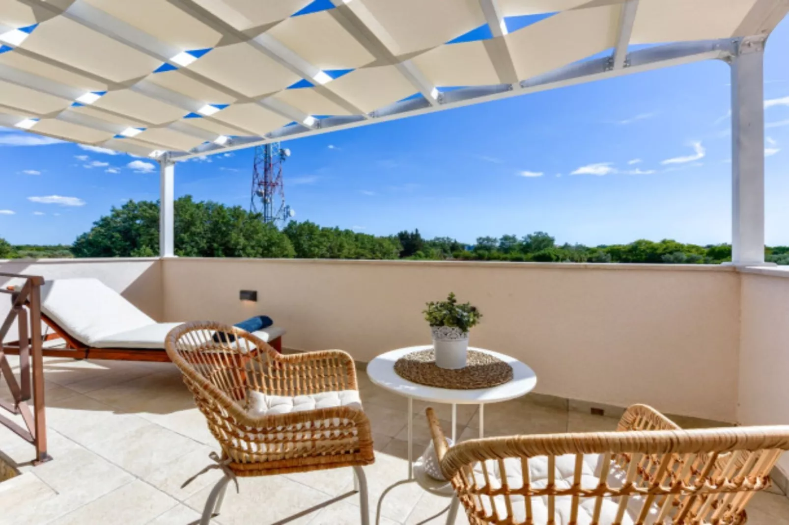 RUSTIC VILLA PEROSA WITH HEATED POOL-Terrasse