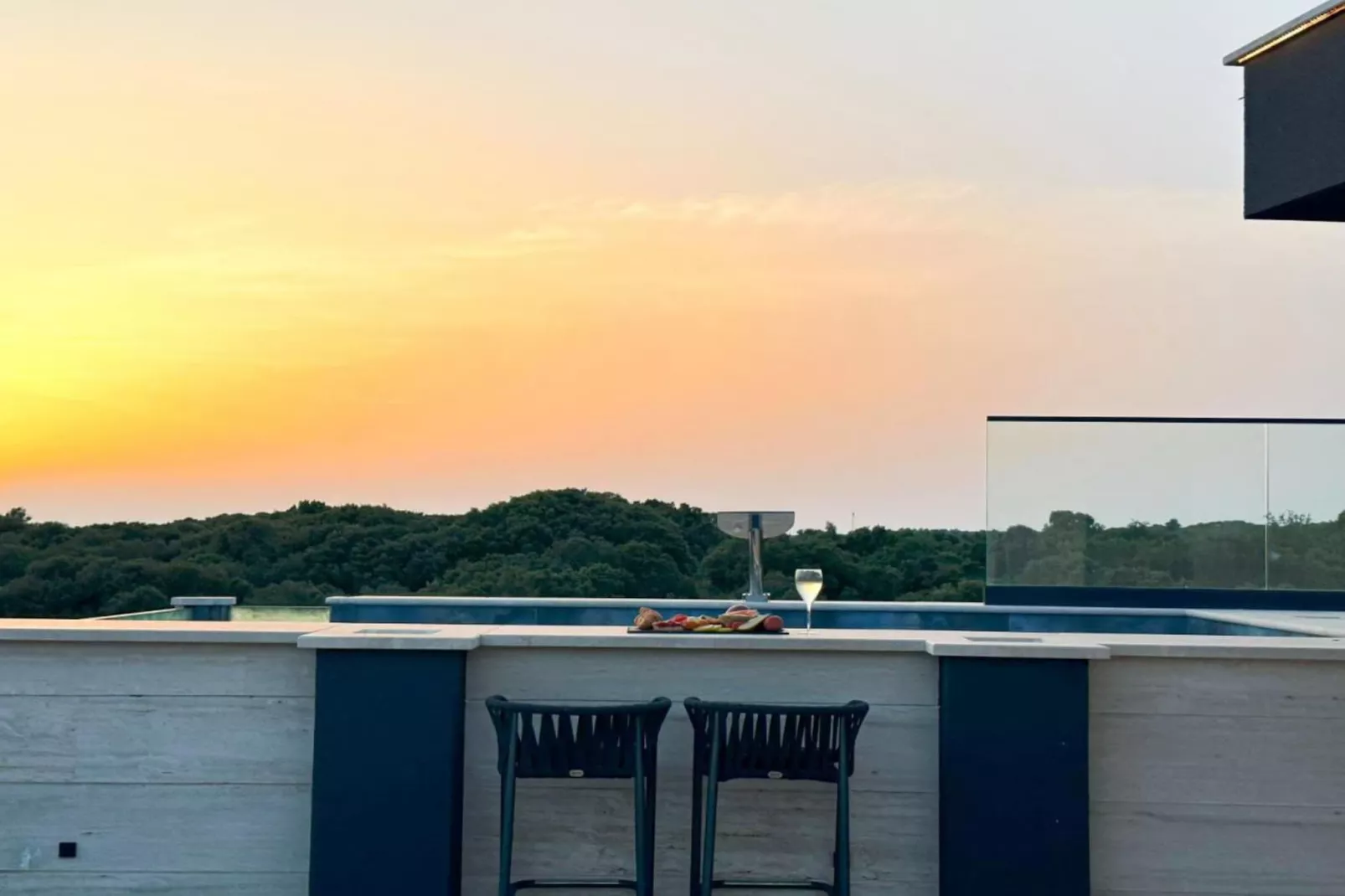 Leonarda Waterfront Residences- Three-Bedroom Penthouse with Infinity Pool (The Skyview Penthouse) - S4-Terrace