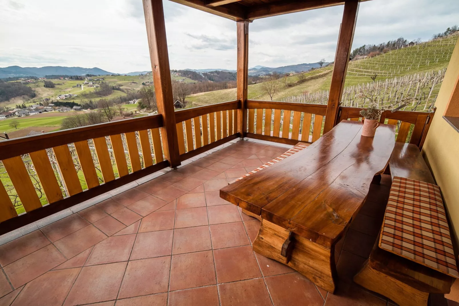 Vivid Hillside Country House with Hot-Tub and Sauna - Two Bedroom Country House-Terrace balcony