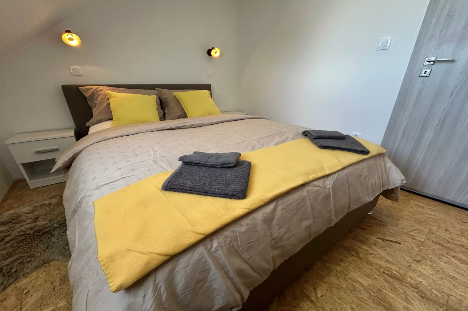 City Modern and Vibrant Apartments Ljubljana - Standard One Bedroom Apartment (owner A3)-Schlafzimmer