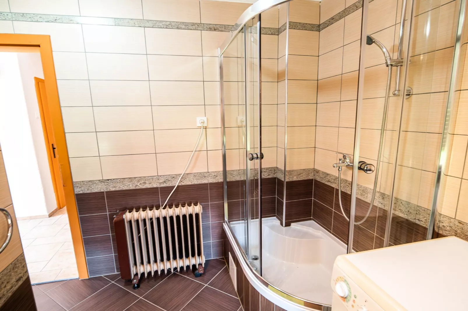 Bloomfield Retreat Country House with Sauna - Three Bedroom Country House-Badezimmer