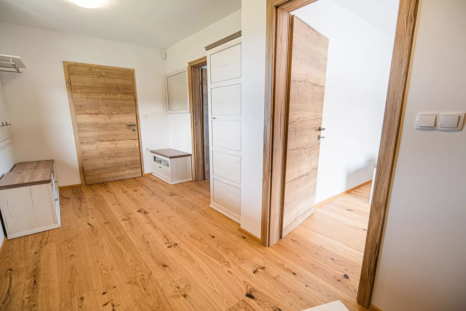 Serene Hollow Holiday Home with Mountain View - Two Bedroom Holiday Home with Mountain View-Intérieur