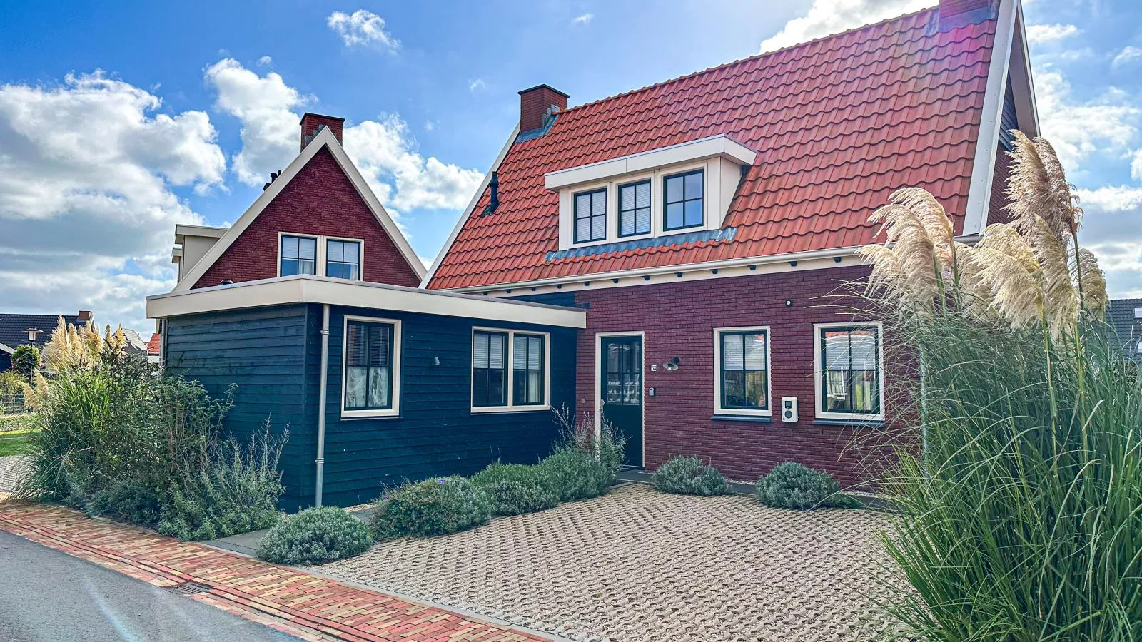 Coast and Calm 63-Exterior in summer