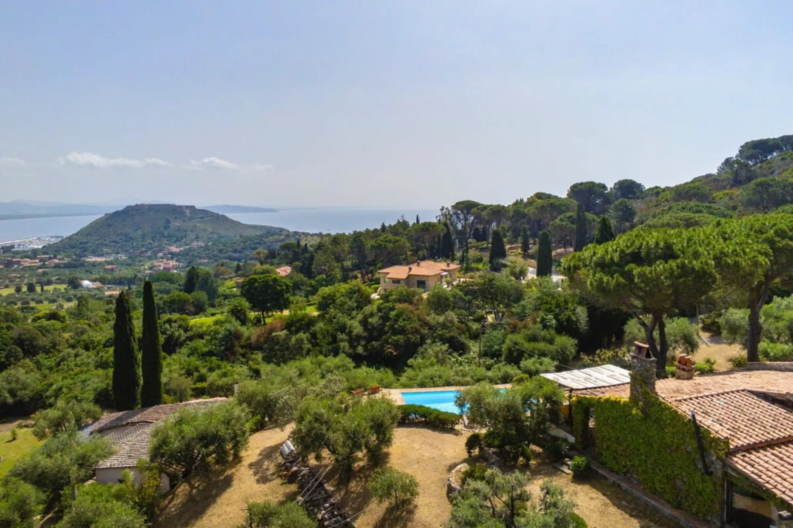 Villa della Fonte-Vue d'été