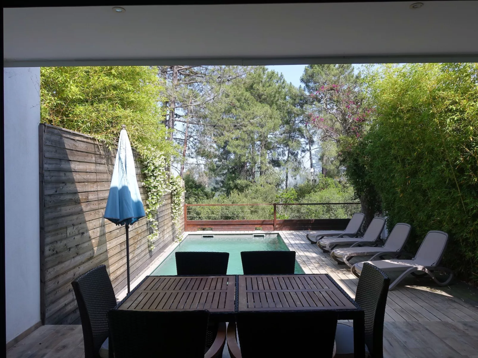 Les Jardins d'Ève, F3-Draußen