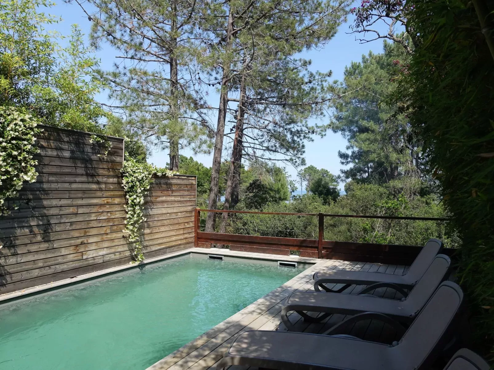 Les Jardins d'Ève, F3-Draußen