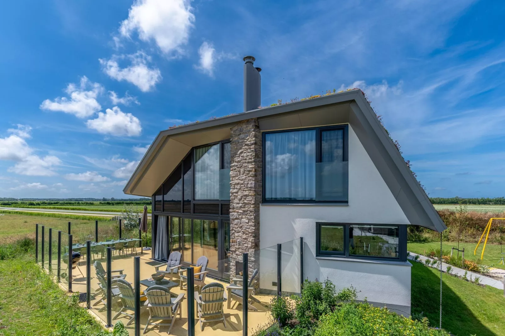 Waalerburght 14-Exterior in summer