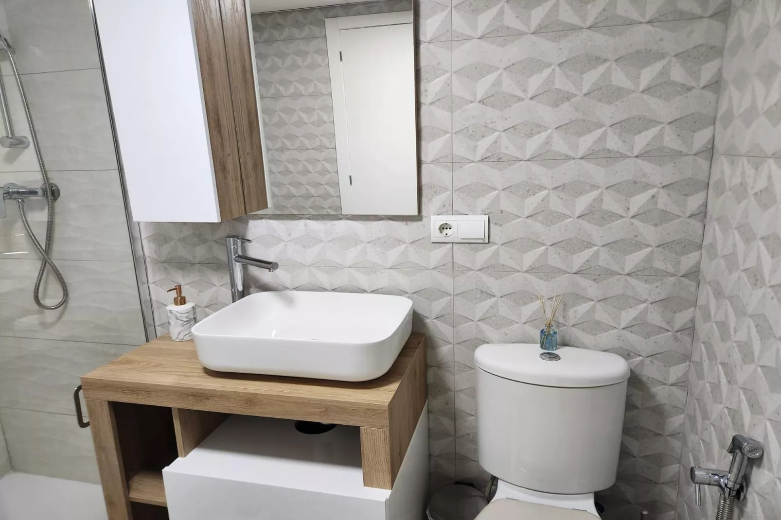 CT 339 AL - Faro's Paraiso de Vera Apartment-Bathroom