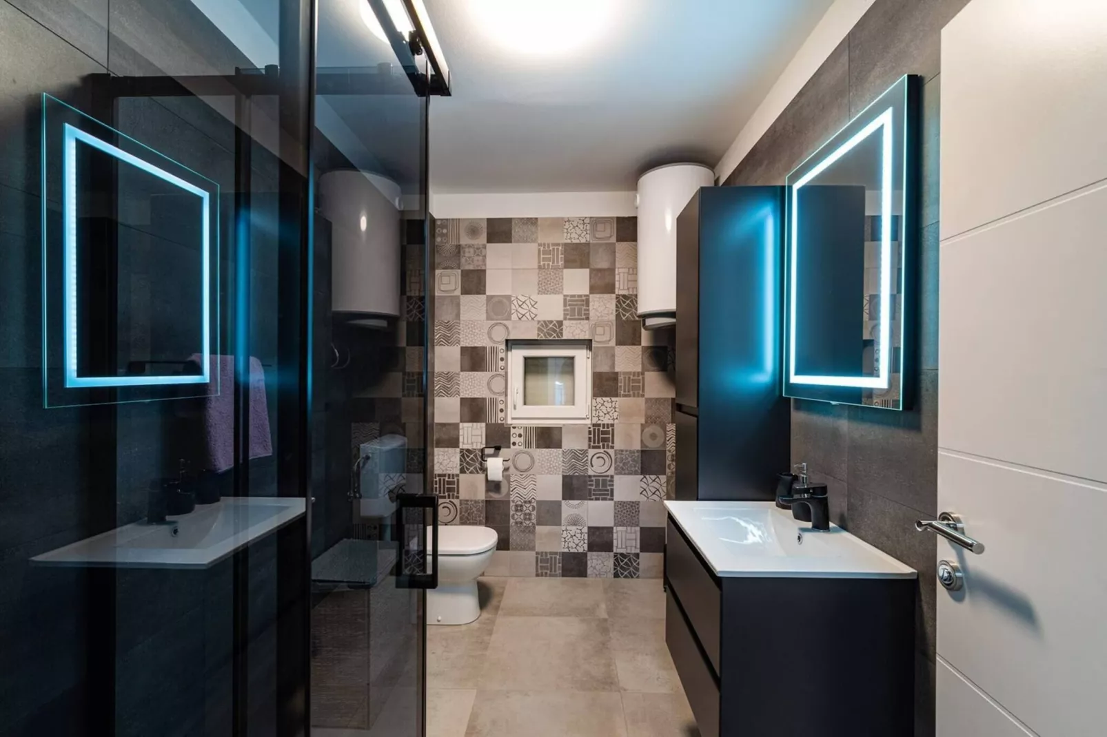 Luxury Villa Escape-Bathroom