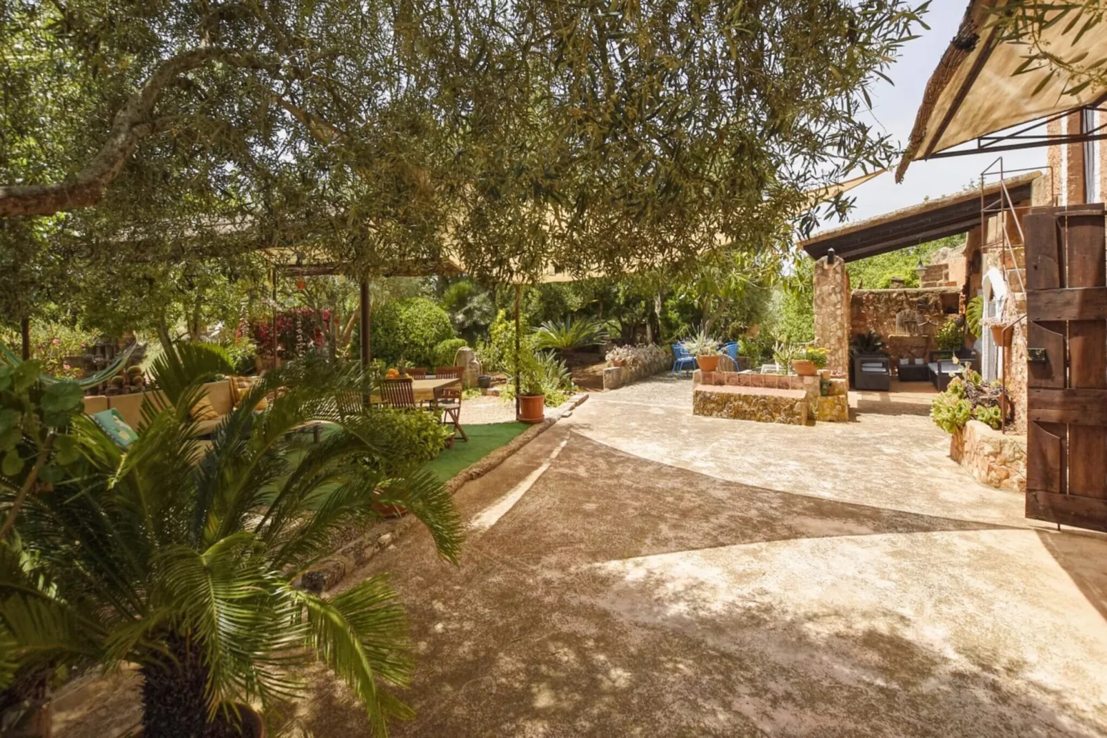 Montserrat-Gardens in summer