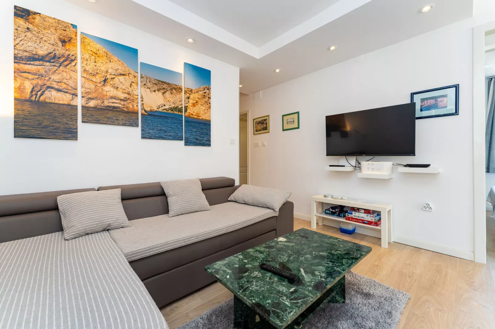 Villa Sucic with private pool-Wohnzimmer