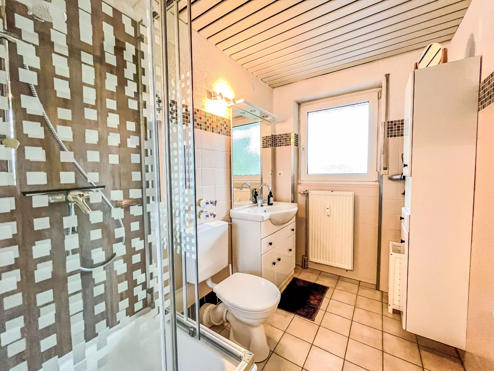 Sonnige Aussichten-Drinnen