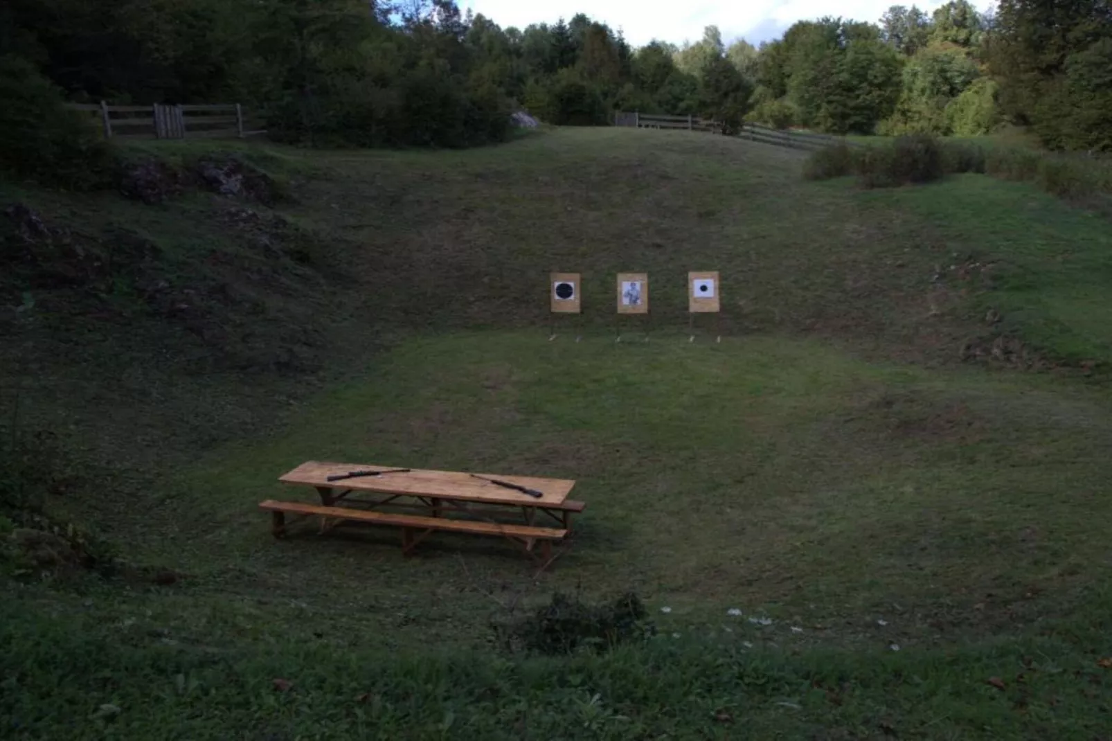 Brezova Poljana Lodge with Sauna and Hot-Tub - Five Bedroom Holiday Home-Extérieur