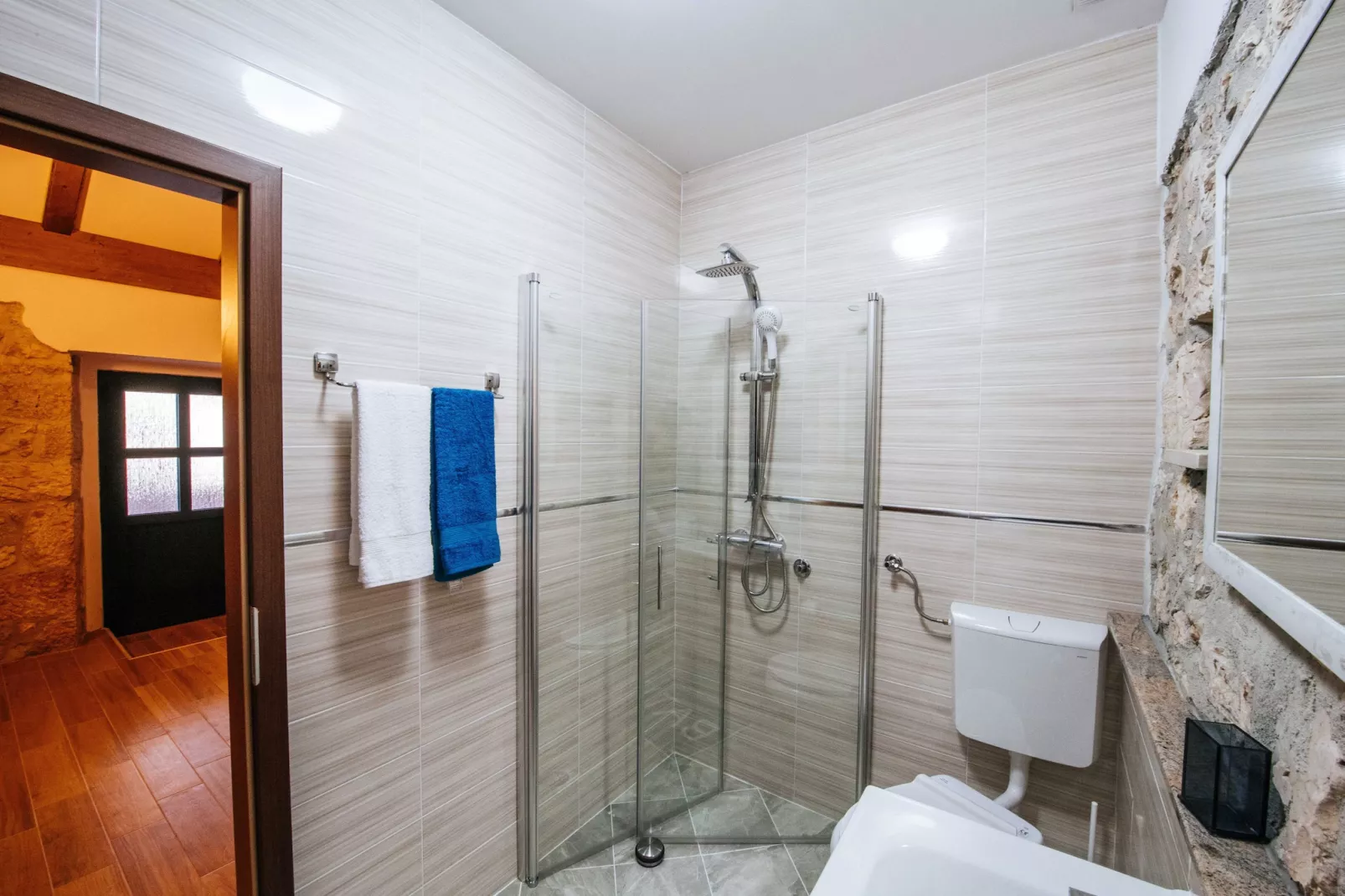 Authentic stone house Momo-Bathroom