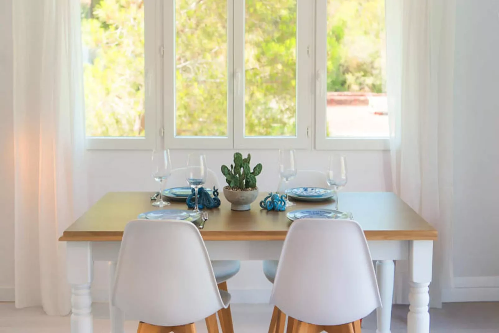 Maison à Roses-Untagged