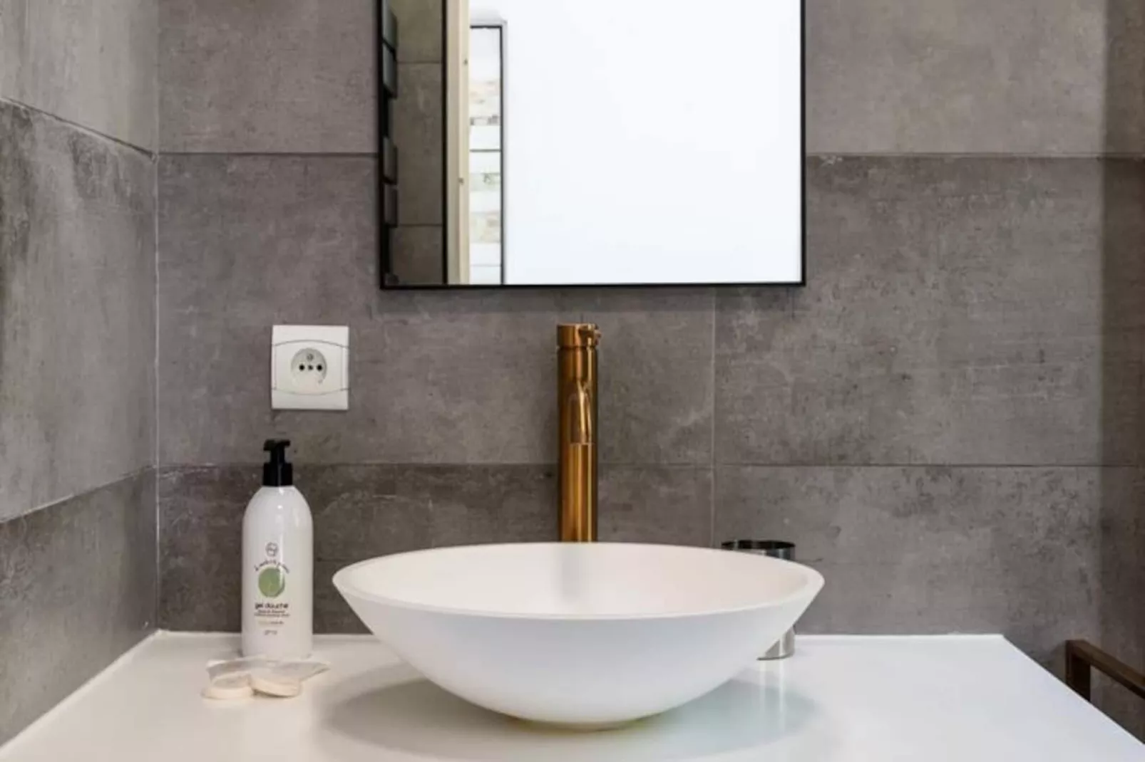 Résidence 2p Rez-de-jardin Avec Piscine – Calme, Parking Privé-Untagged