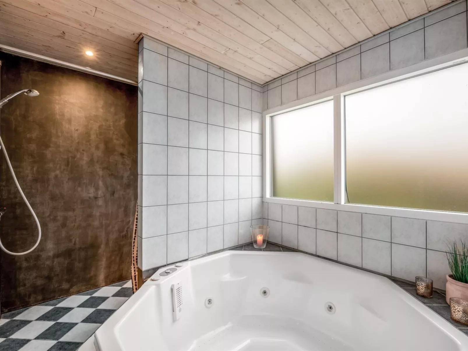 "Temjana" -  from the sea-Inside