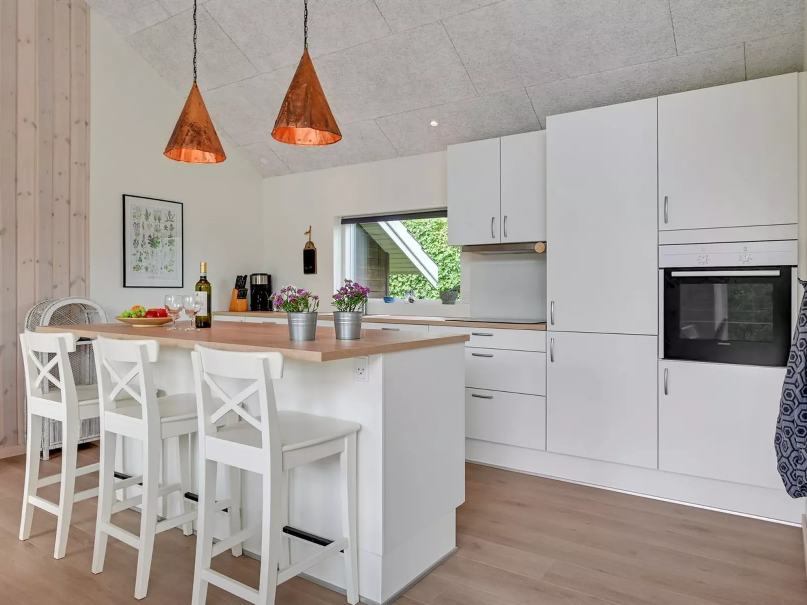 "Regni" - 300m to the fjord-Inside