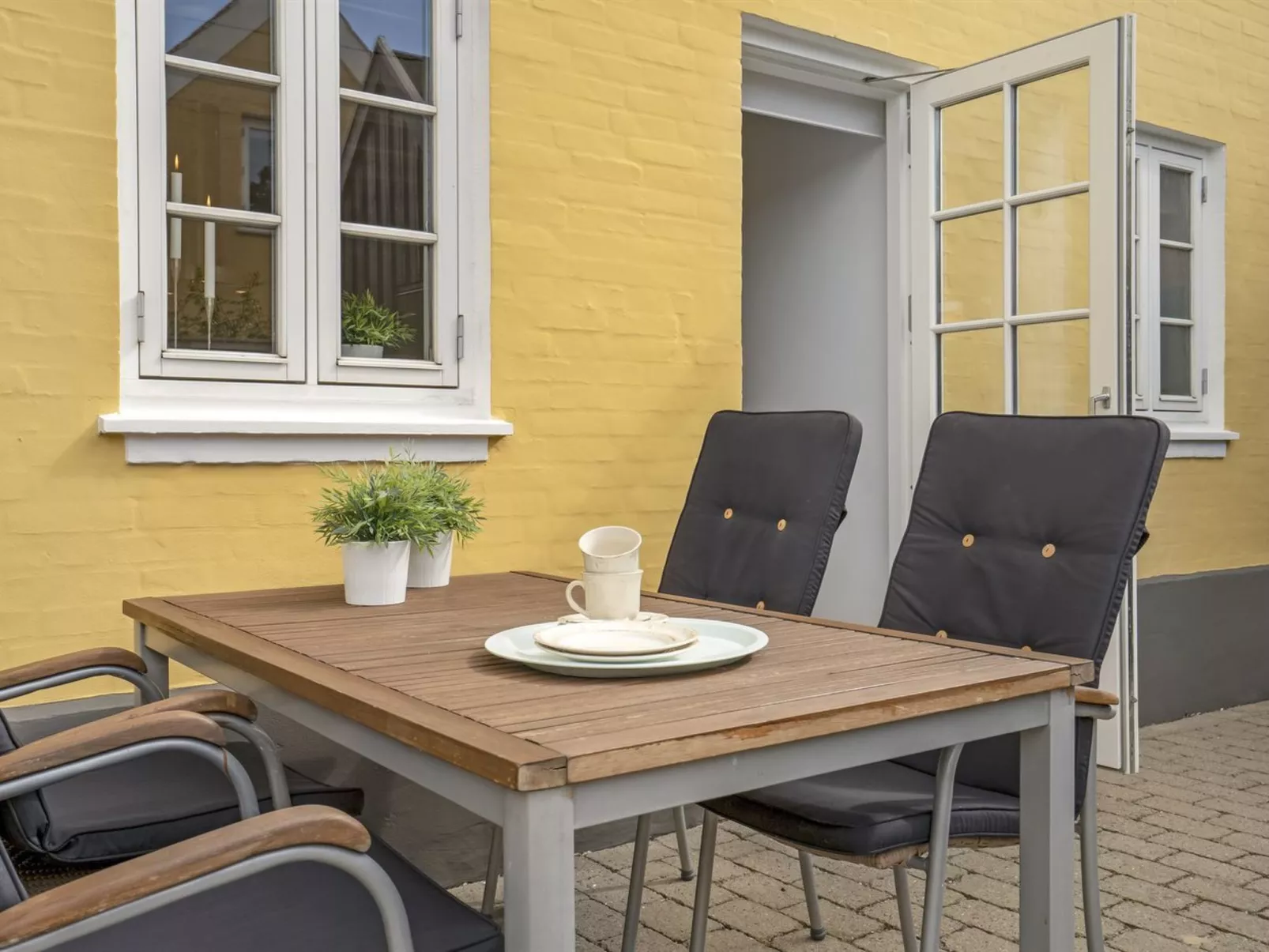 "Stephie" - 1.1km from the sea-Outside