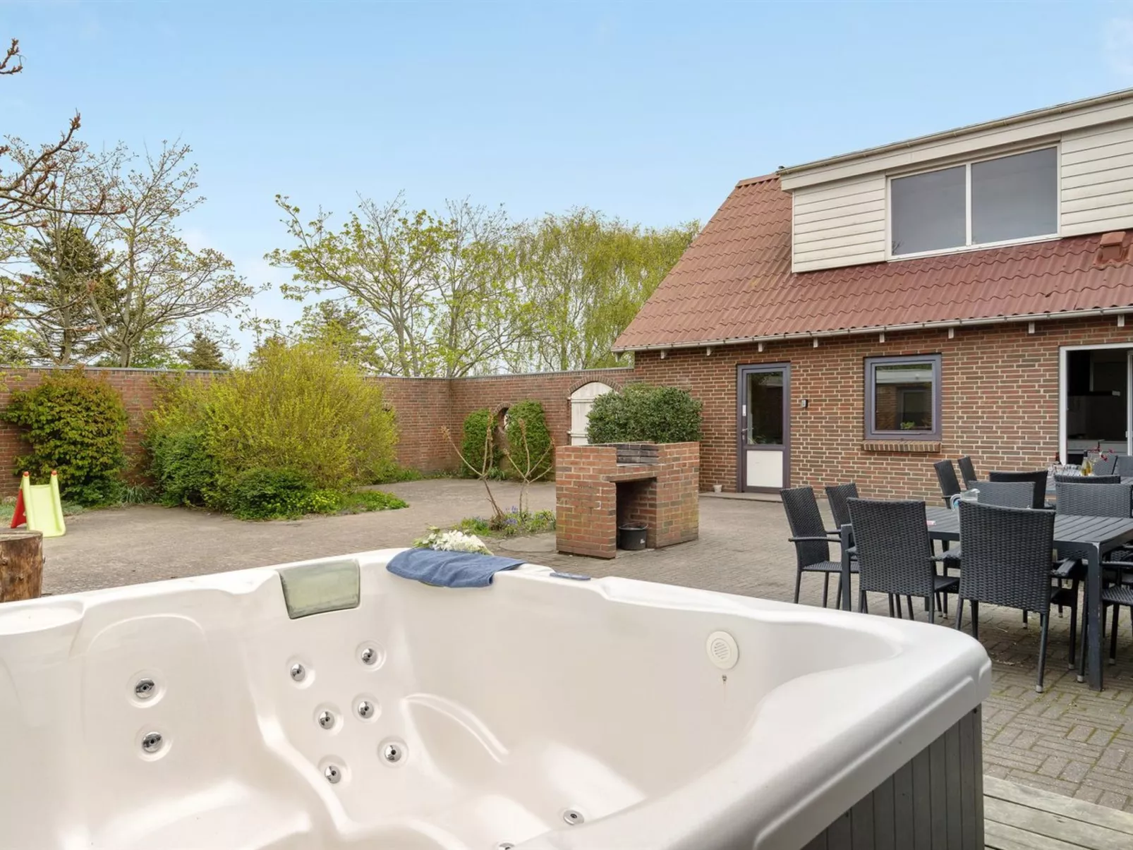 "Rahild" - 2km to the fjord-Inside