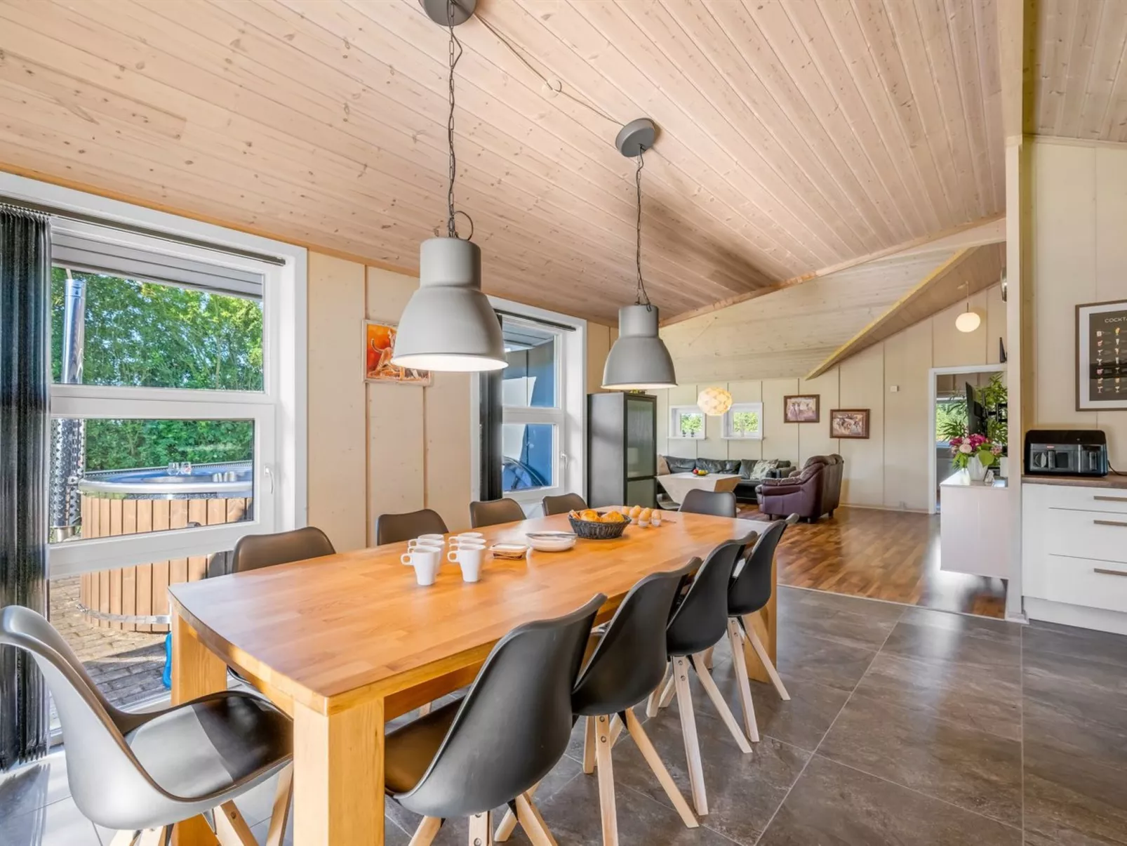 "Findus" - 1.2km to the fjord-Inside