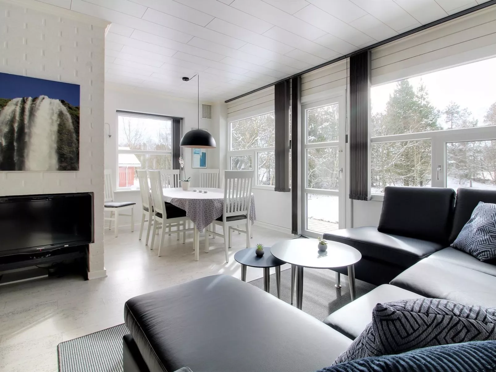 "Gwen" - 2.7km from the sea-Dedans