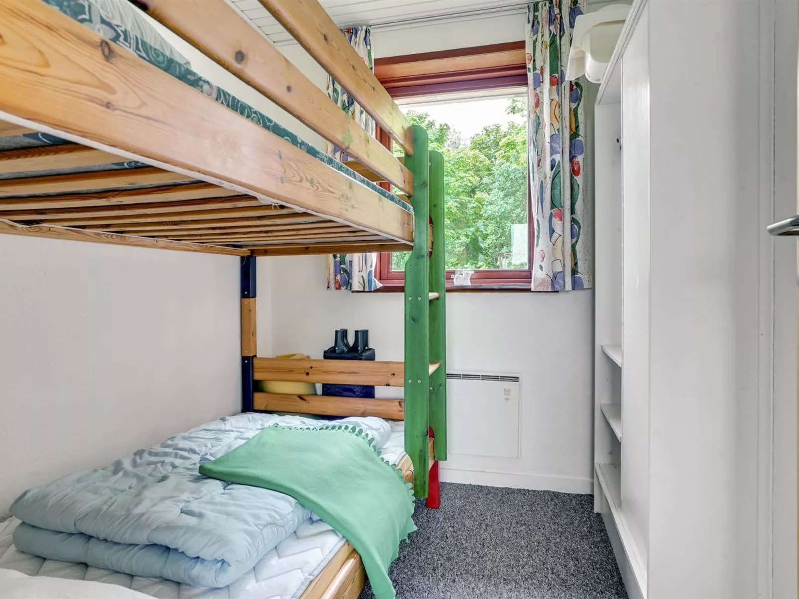 "Ephra" - 250m to the fjord-Drinnen