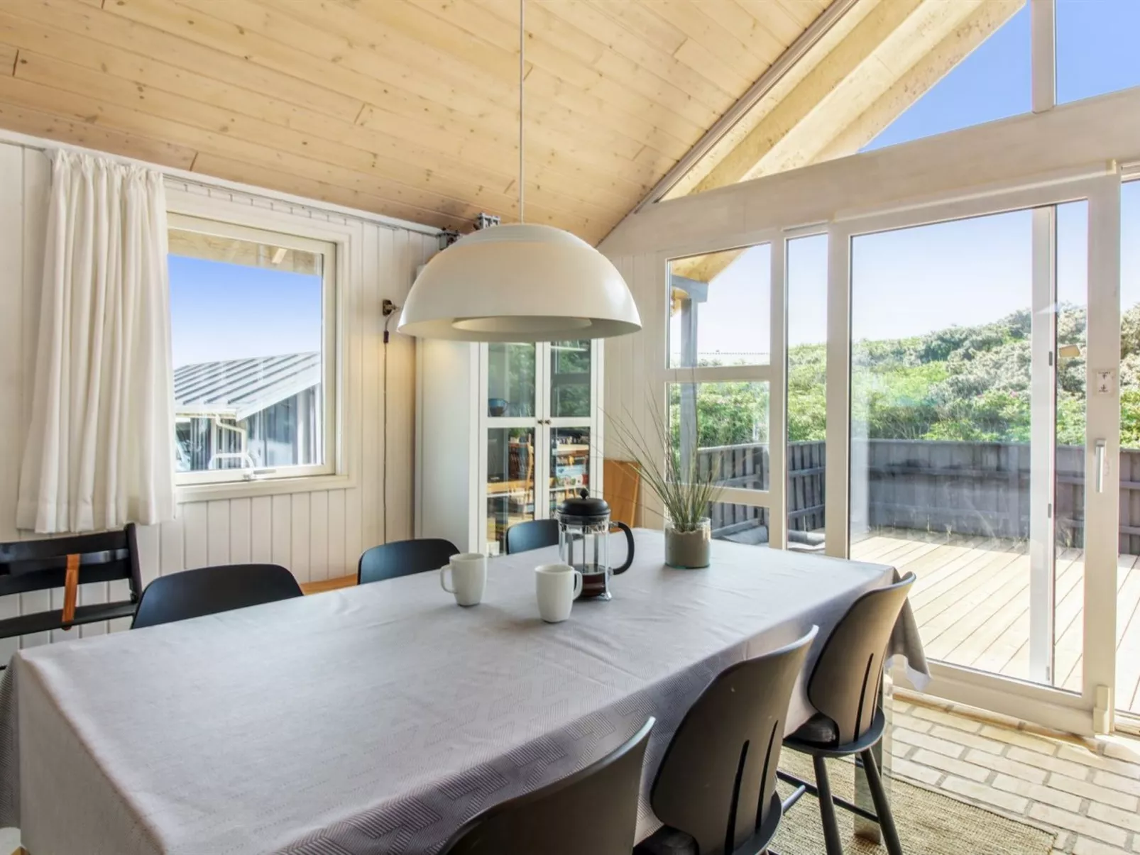 "Harry" - 100m from the sea-Dedans