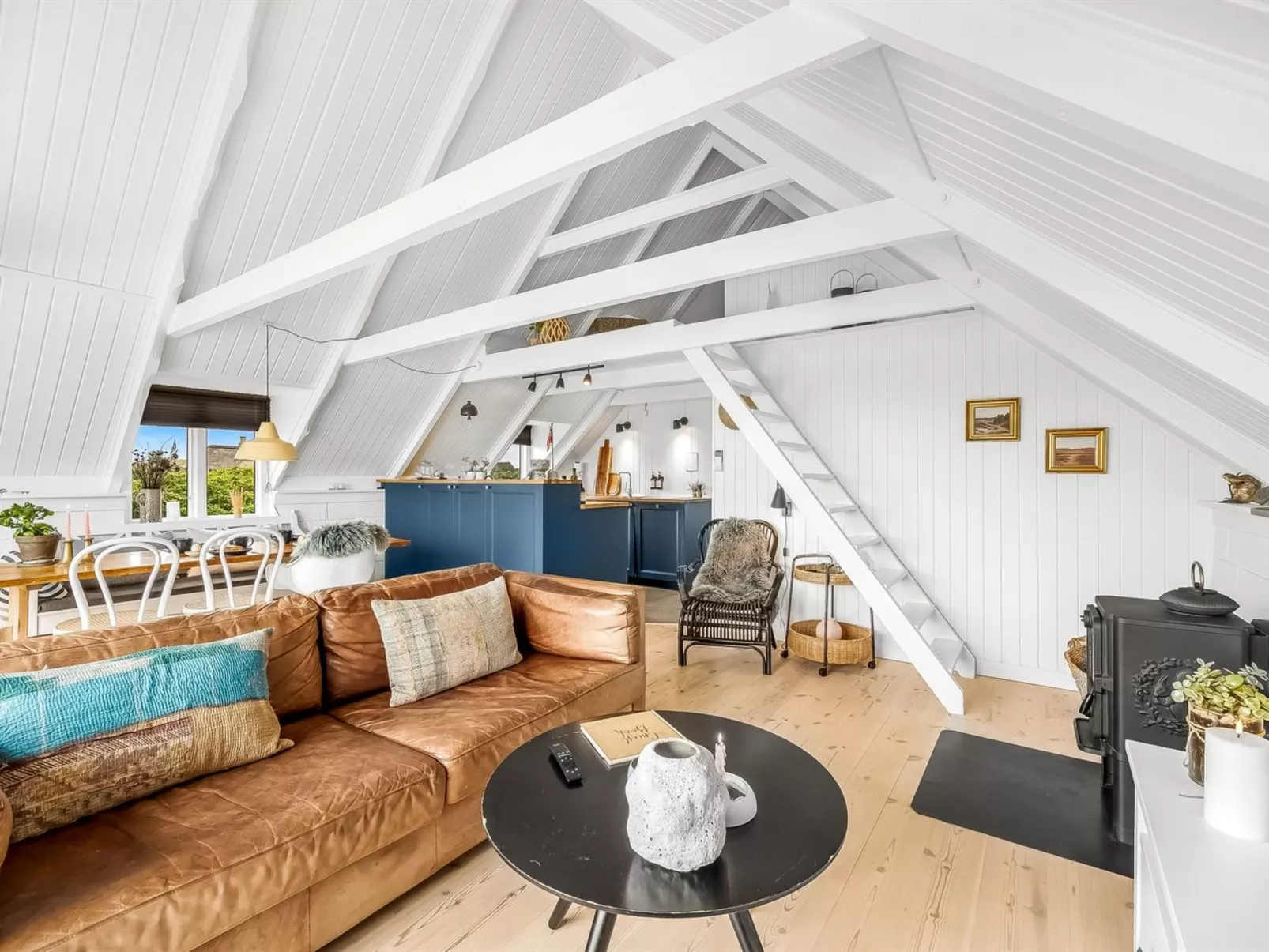 "Hen" - 400m from the sea-Dedans