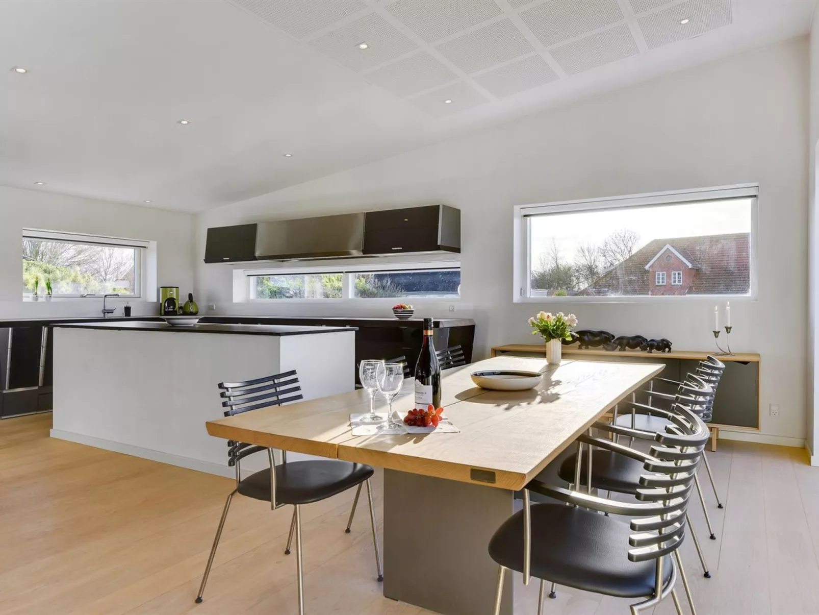 "Ermelinda" - 900m to the fjord-Drinnen