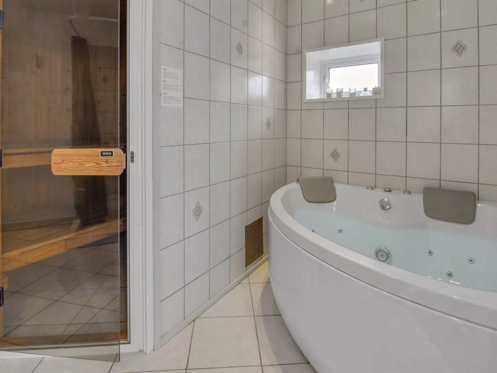 "Juuso" - 20km from the sea-Inside