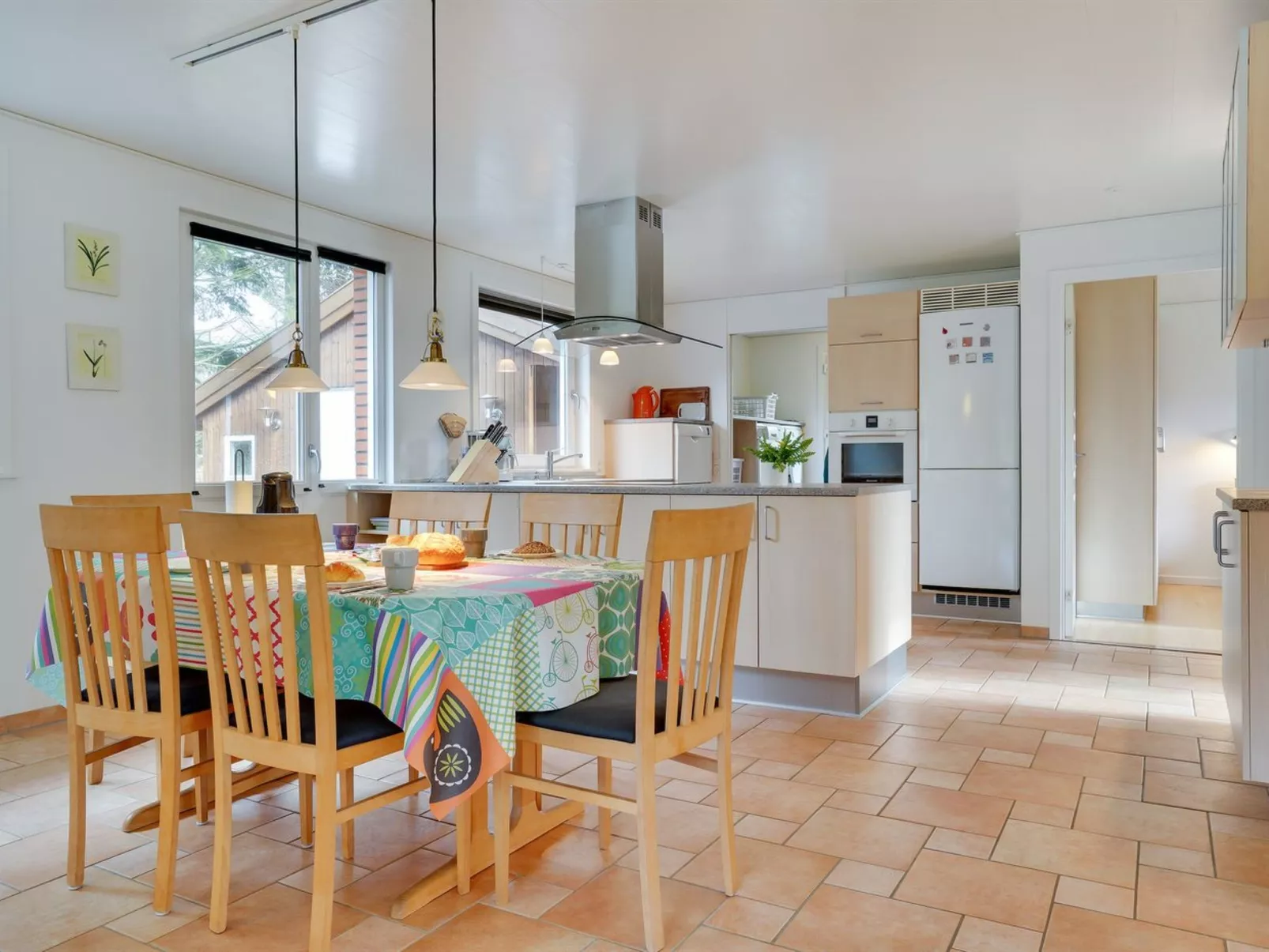 "Philip" - 2km from the sea-Inside