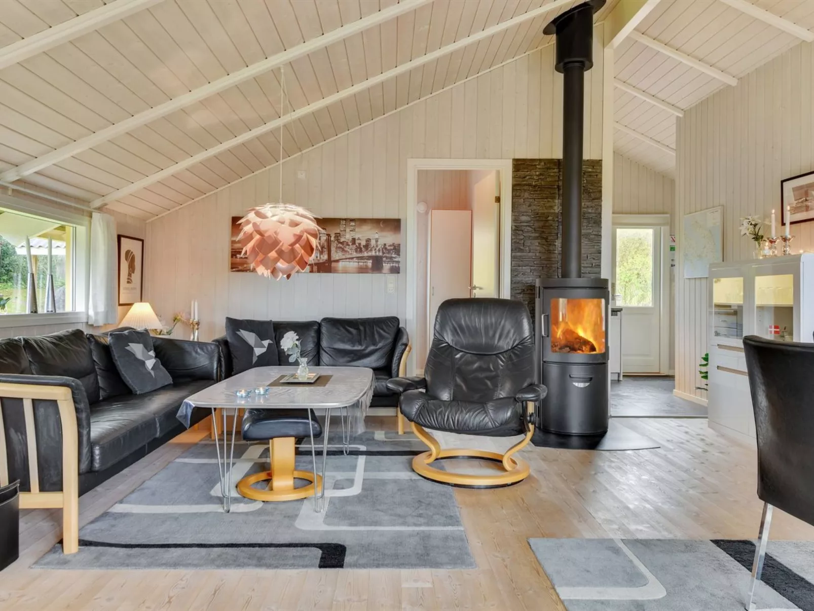 "Hwiting" - 200m from the sea-Inside