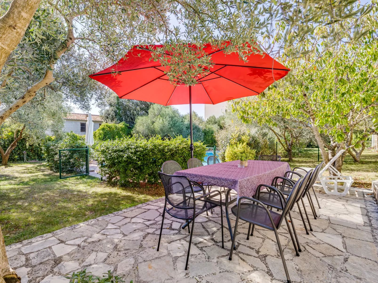 Yellow House-Draußen