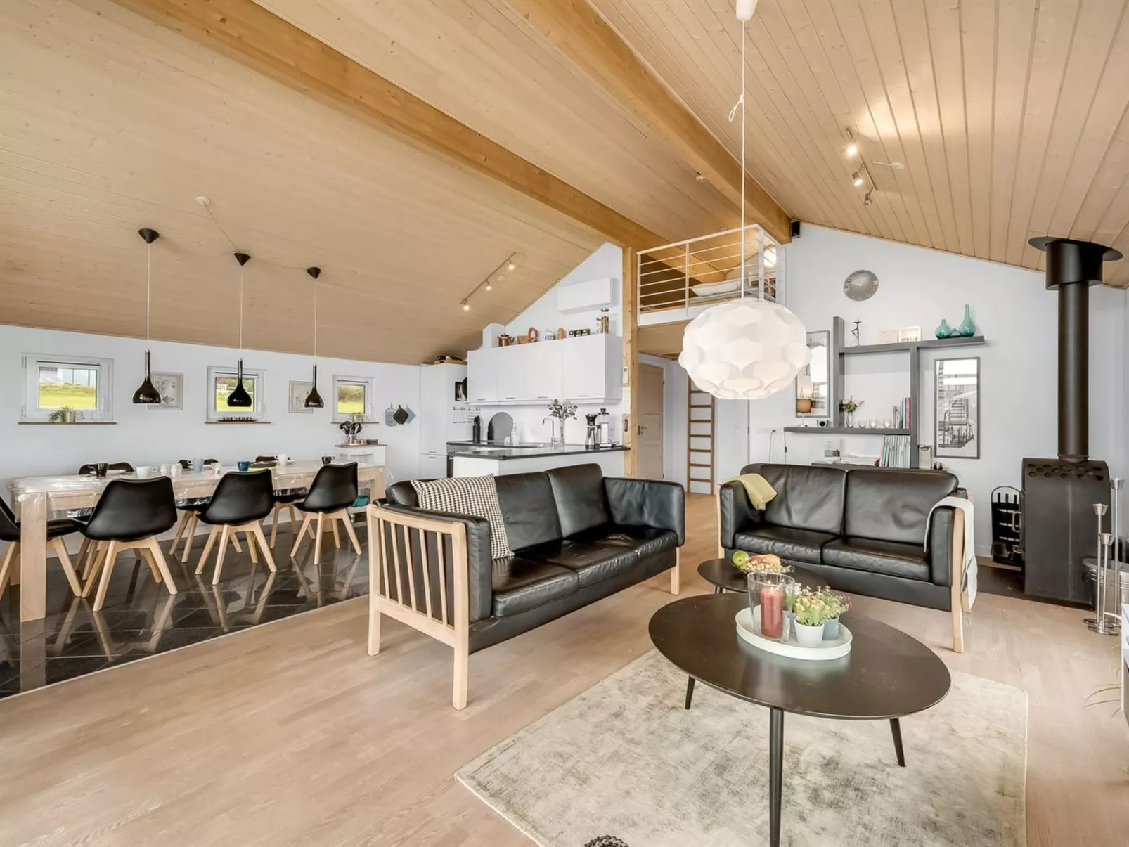 "Samuil" - 300m to the fjord-Dedans