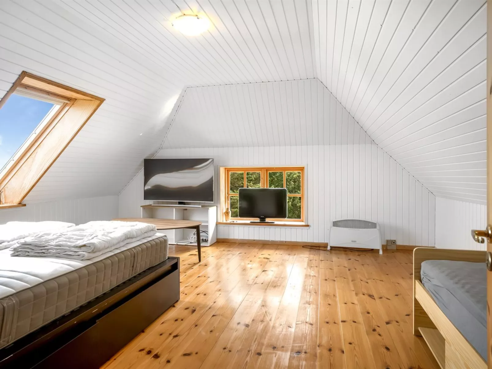 "Agrippa" - 30m to the fjord-Drinnen