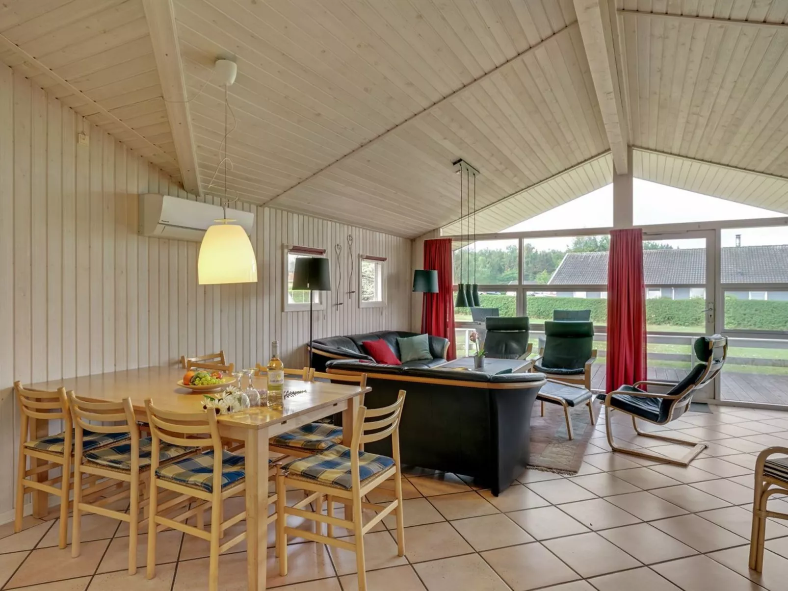 "Folke" - 250m from the sea-Drinnen