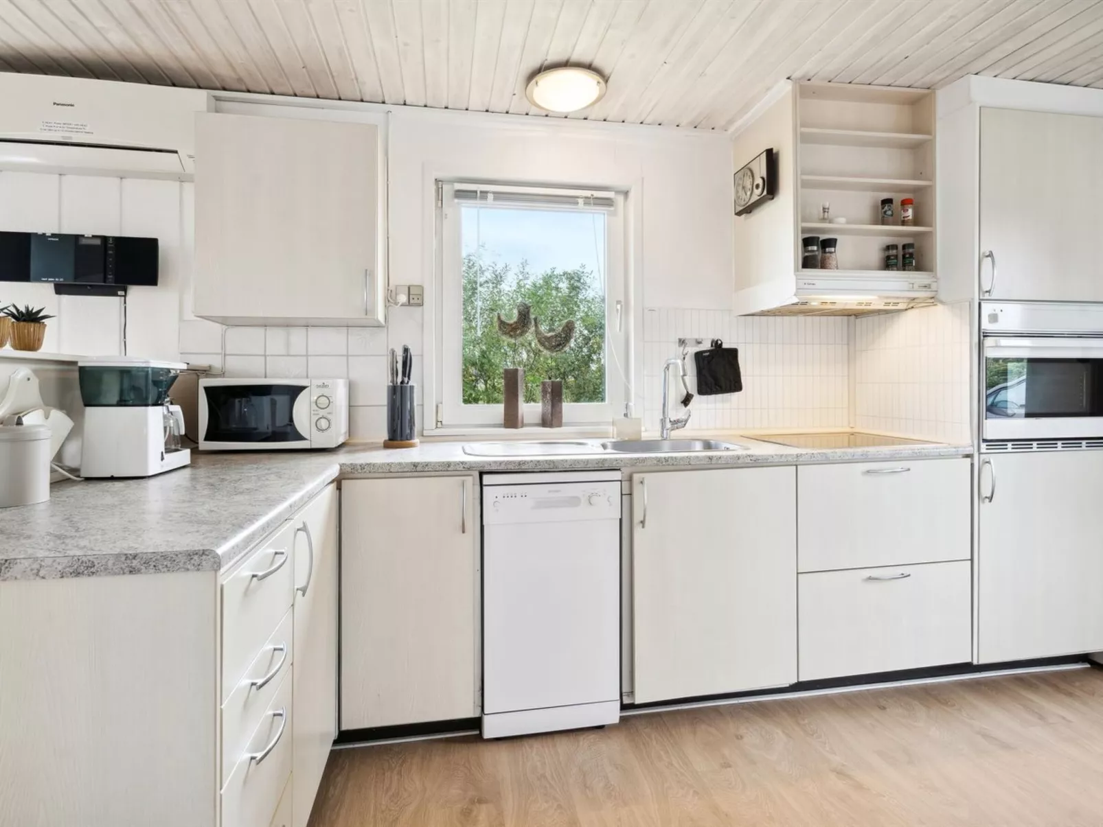 "Swana" - 550m from the sea-Inside