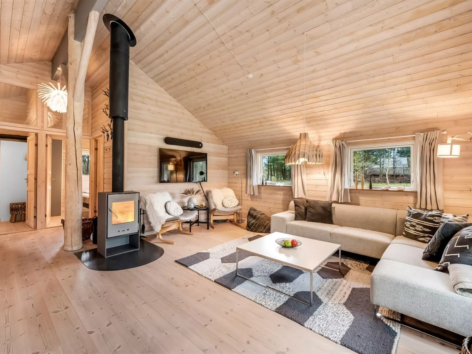 "Aman" - 700m to the fjord-Inside