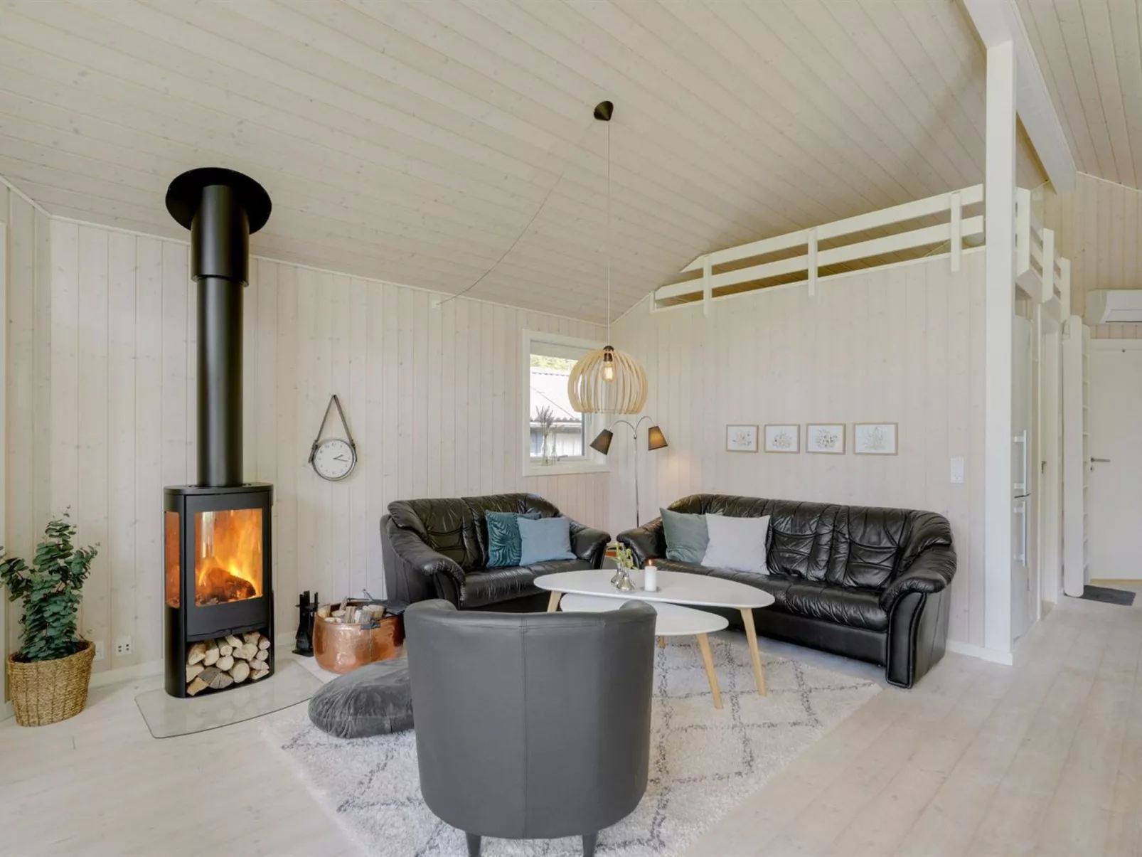 "Elevine" - 300m to the fjord-Dedans