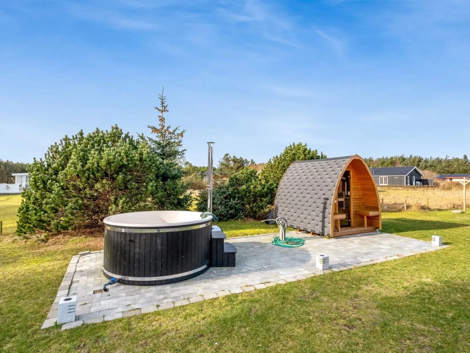 "Sissan" - 900m from the sea-Drinnen