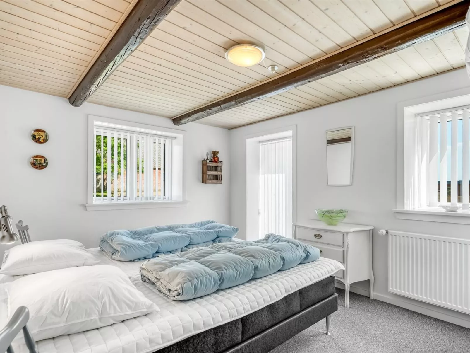 "Kara" - 100m to the fjord-Drinnen