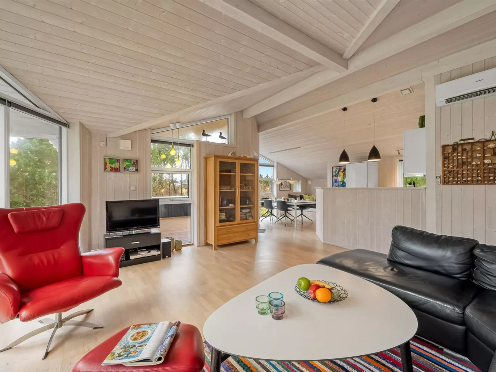 "Helen" - 500m to the fjord-Inside